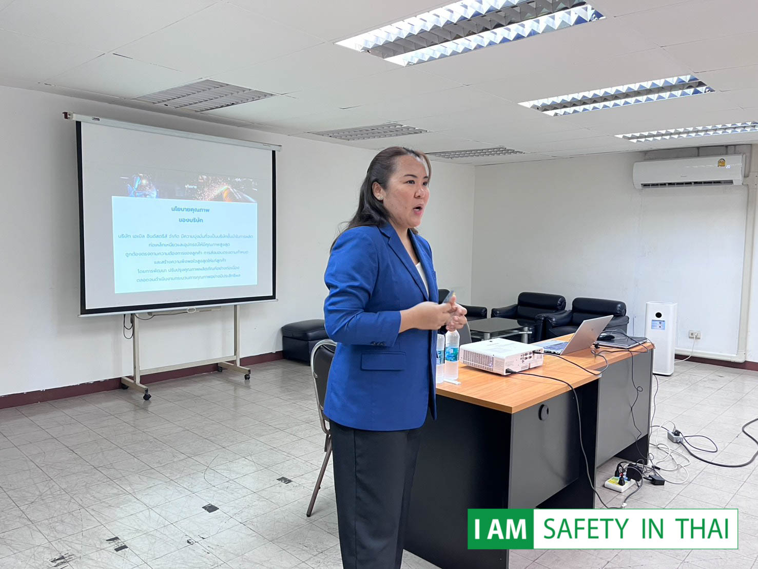 ภาพกิจกรรมกลุ่มผู้ผ่านการอบรมสองมาตรฐานพร้อมรับประกาศนียบัตร